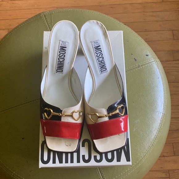 Stunning Made In Italy Moschino slides - Picture 4 of 4